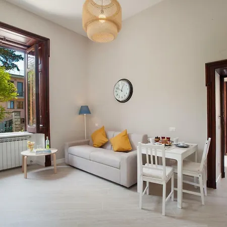 Elide Apartment